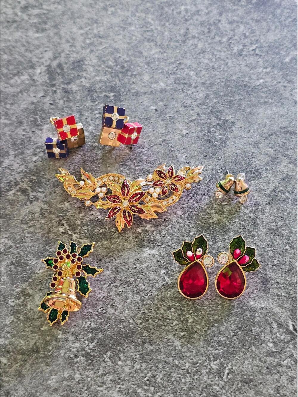 Vintage Avon Brooch And Earrings Lot
